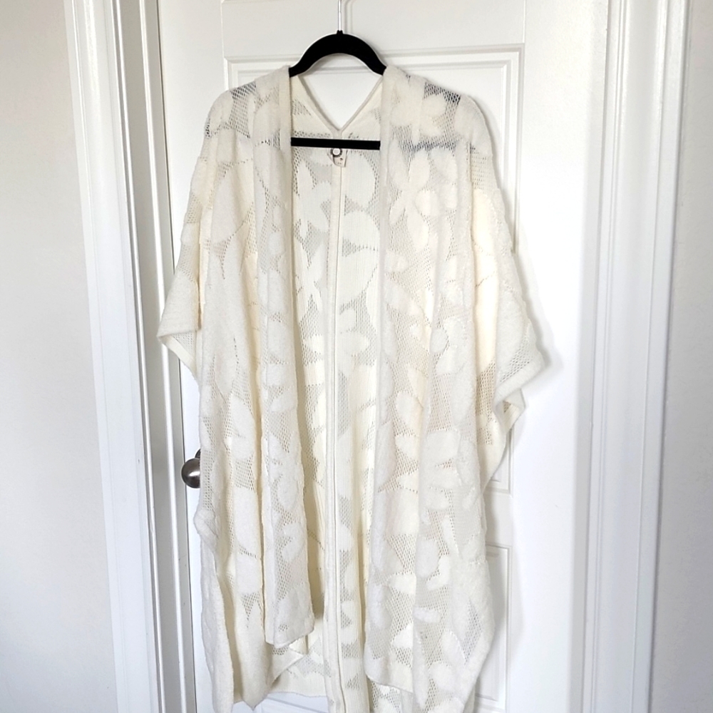 Anthro Akemi + Kin Bellamy Lace Kimono